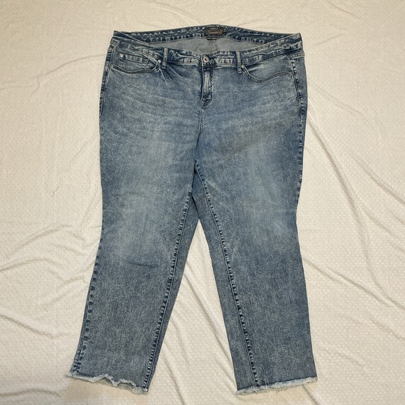 TORRID Crop Boyfriend Straight Vintage Stretch Mid-Rise Jeans size 22 - Picture 2 of 9